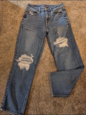 🌼 American Eagle Outfitters Distressed Mom Straight Jeans EUC Size 8